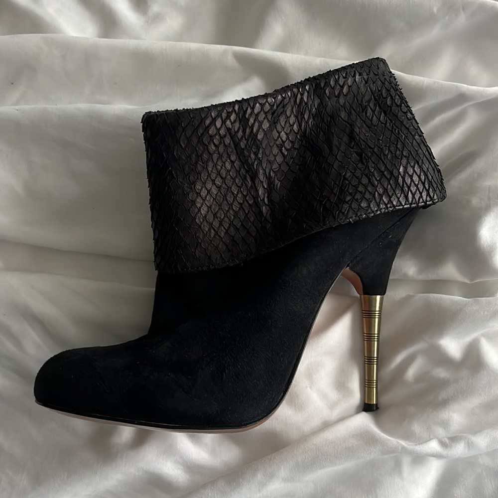 Elizabeth and James heels